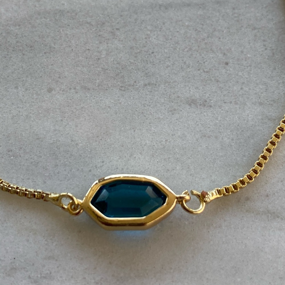 Gold  adjustable bracelet with sapphire pendant - Picture 3 of 5